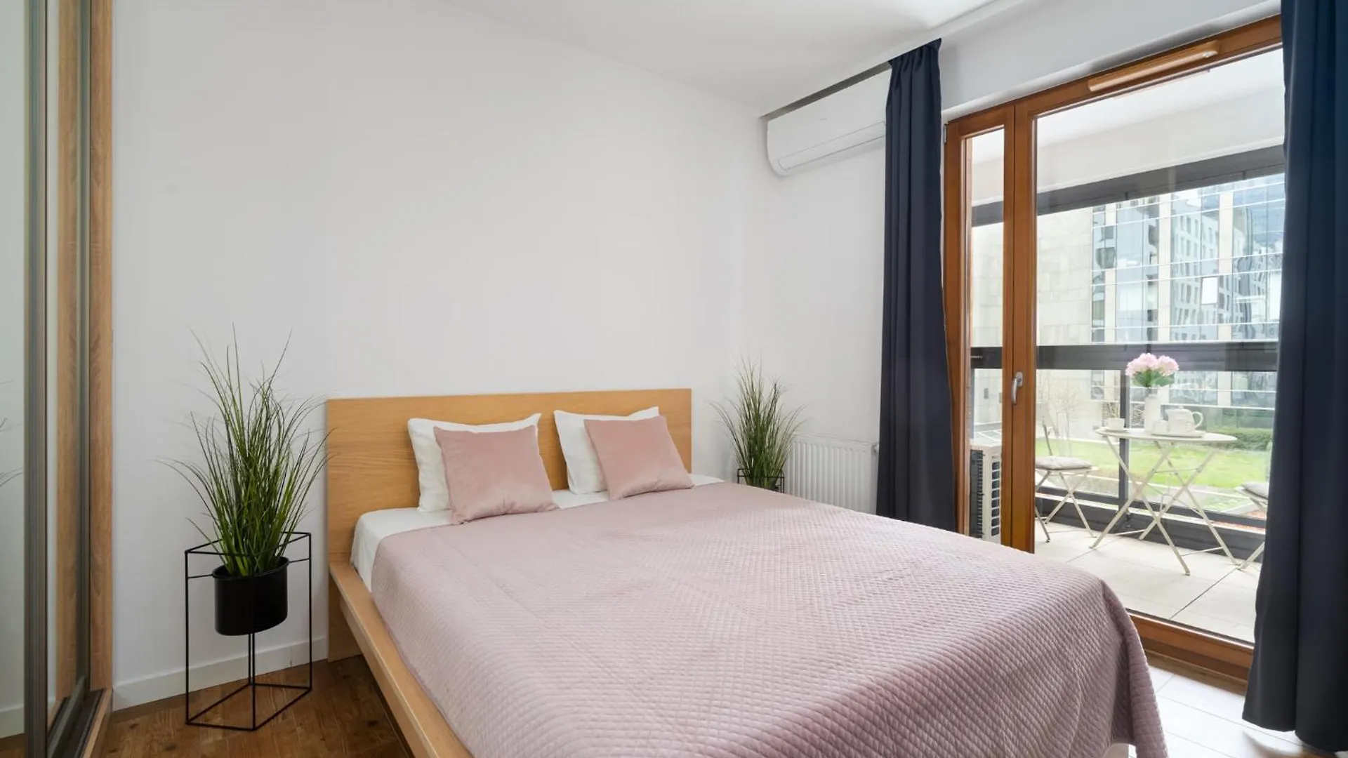 Urban Chic - One Bedroom Apartment - Warsaw Stays&G85-5 Poland