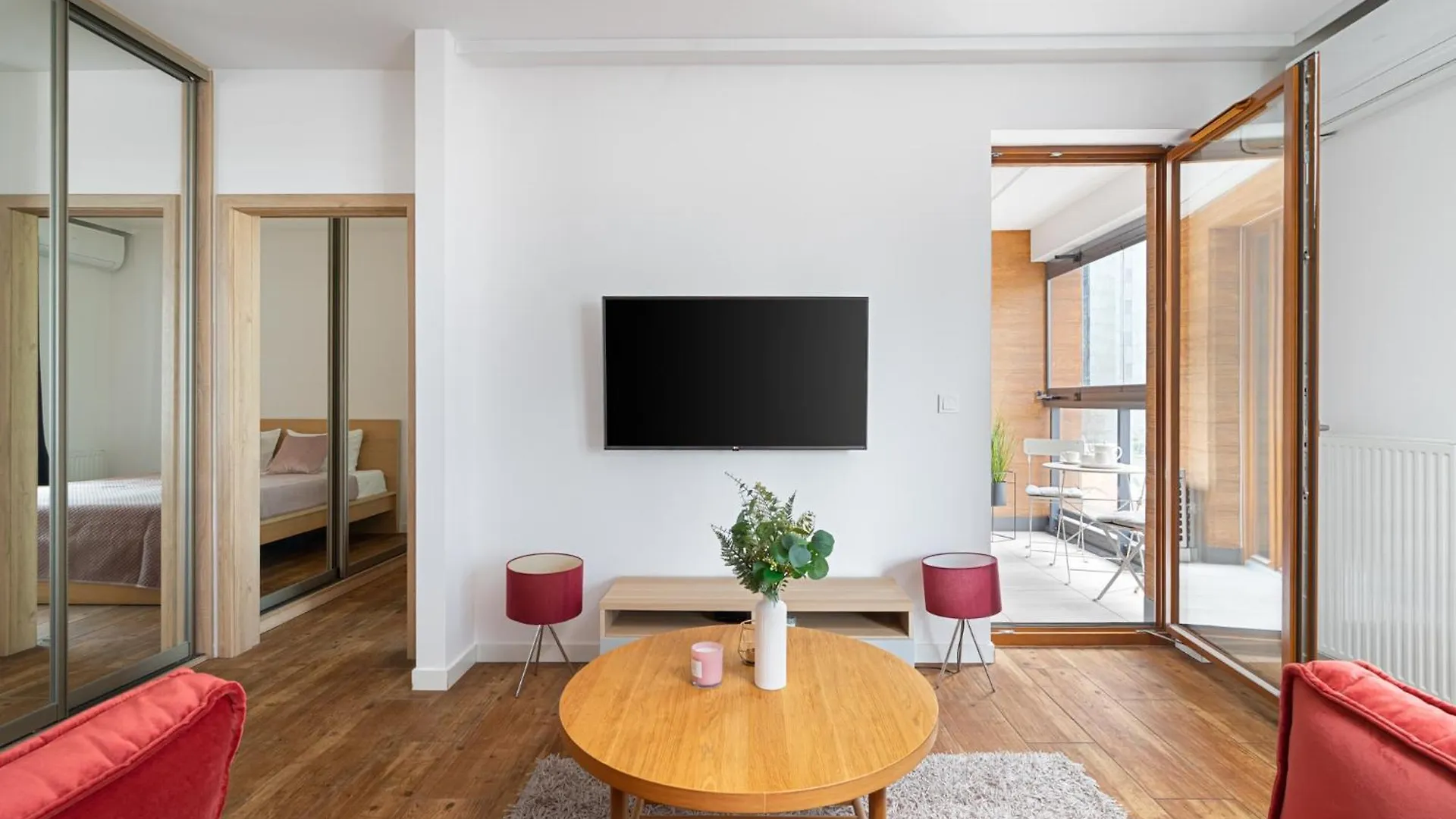 Urban Chic - One Bedroom Apartment - Warsaw Stays&G85-5 0*,  Poland