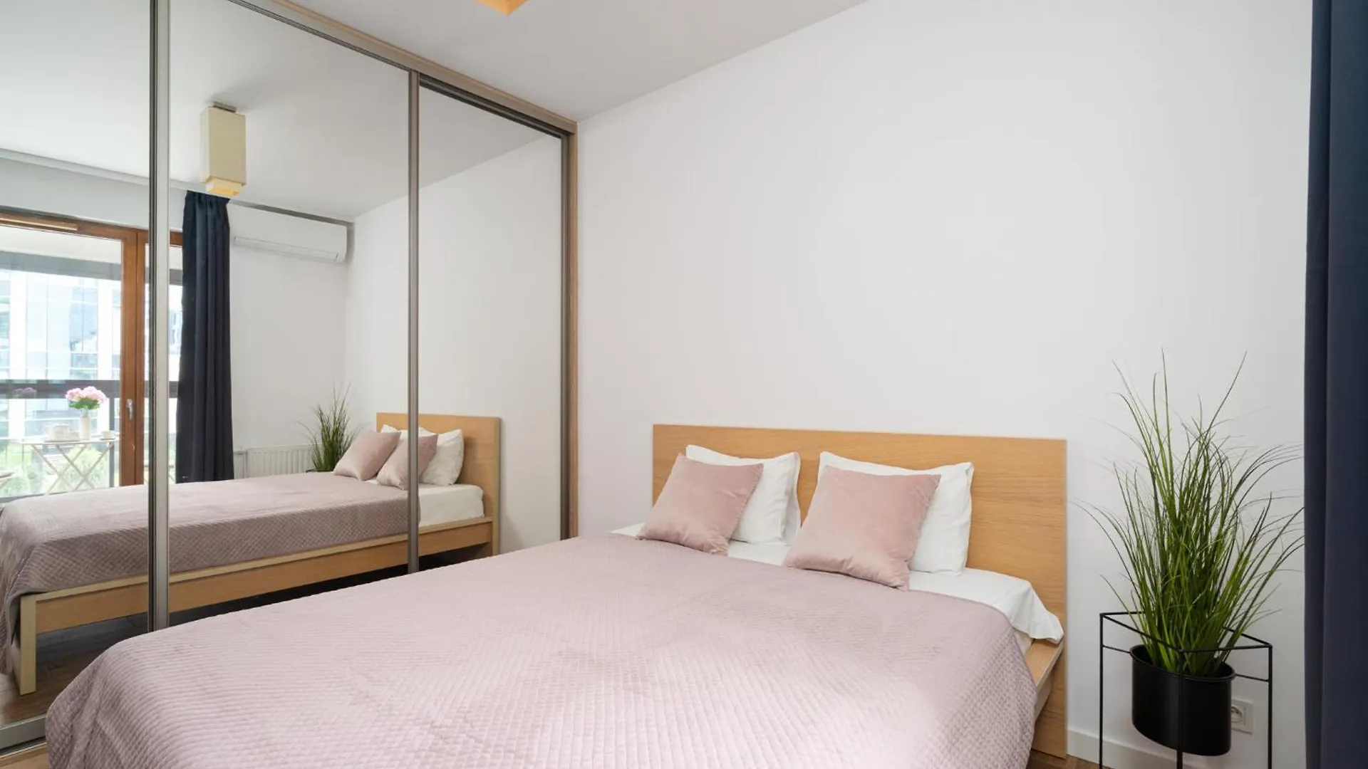 Urban Chic - One Bedroom Apartment - Warsaw Stays&G85-5