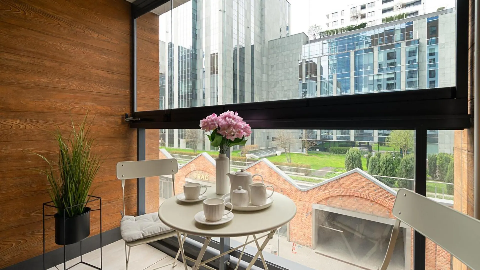 Urban Chic - One Bedroom Apartment - Warsaw Stays&G85-5 location
